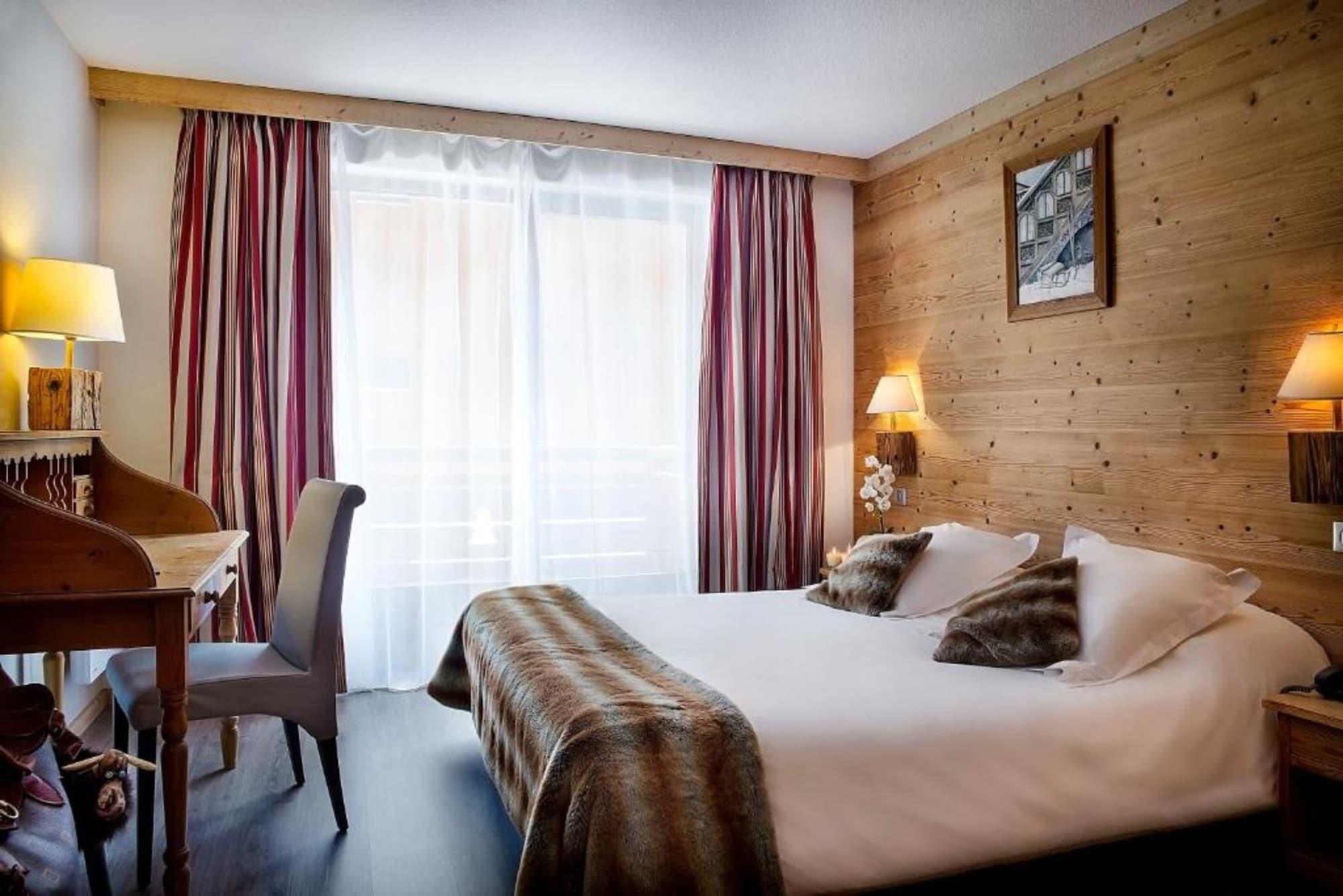 Hotel Alpen Roc ลาคลูซาซ์ ภายนอก รูปภาพ