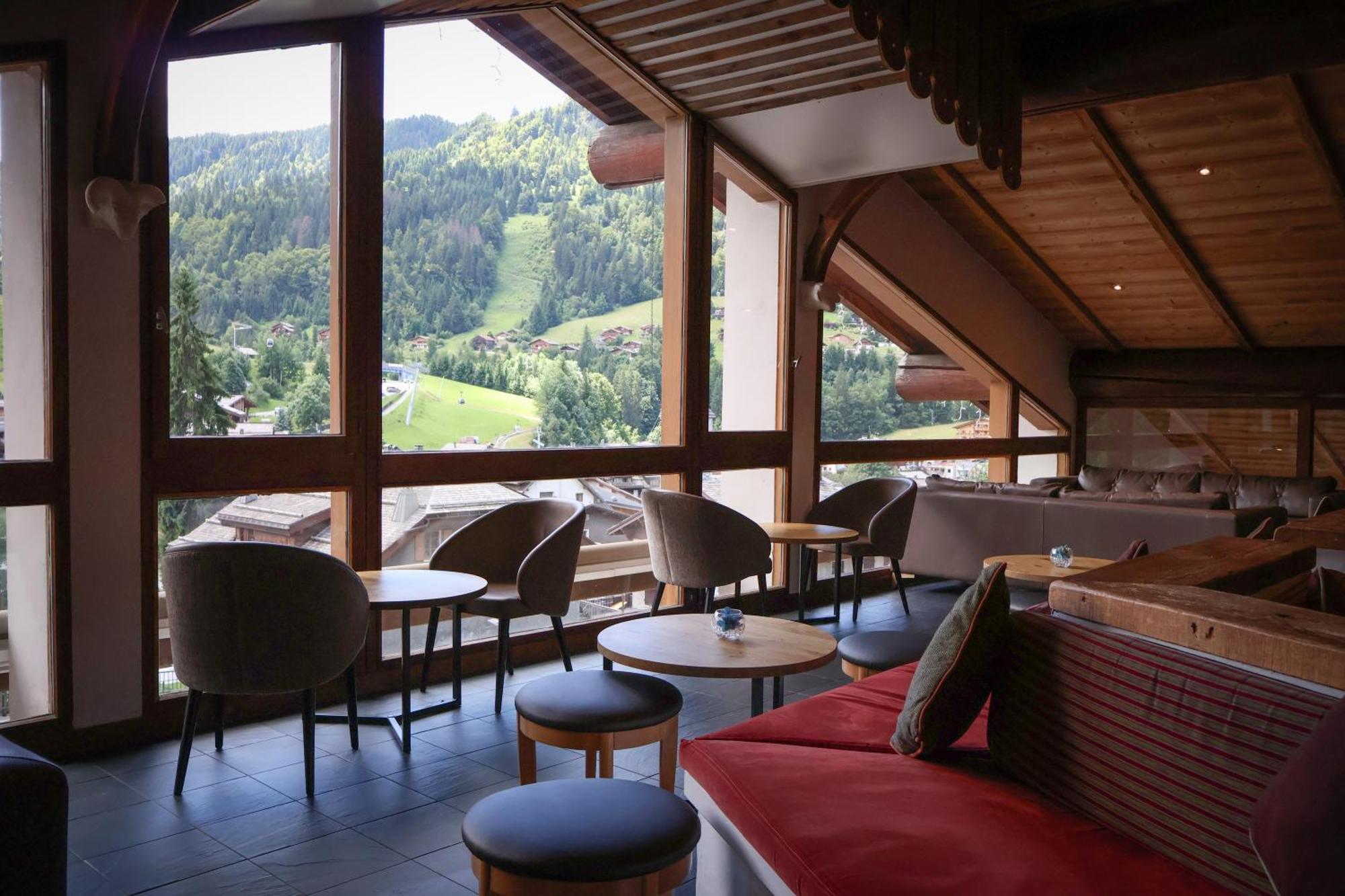 Hotel Alpen Roc ลาคลูซาซ์ ภายนอก รูปภาพ
