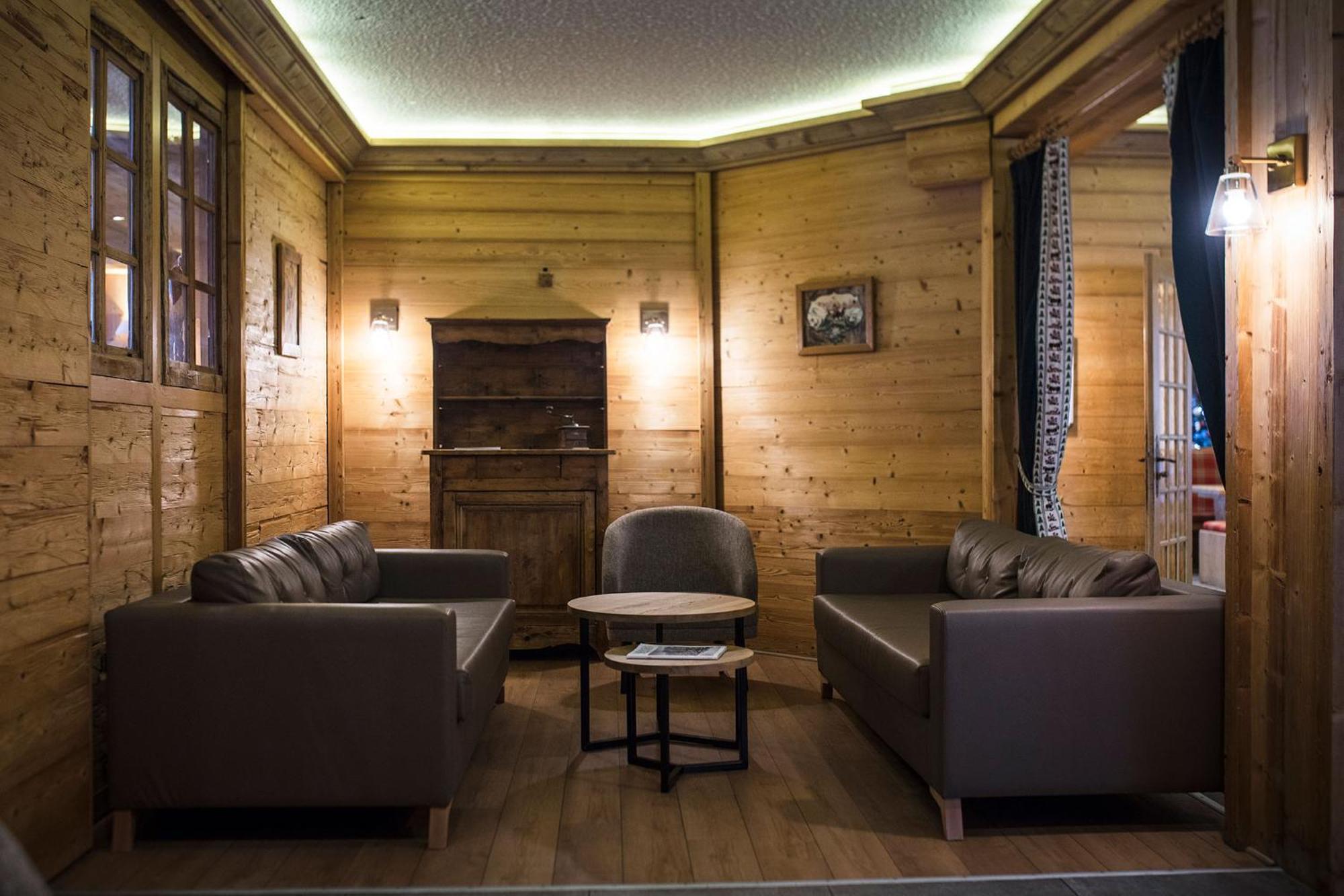 Hotel Alpen Roc ลาคลูซาซ์ ภายนอก รูปภาพ