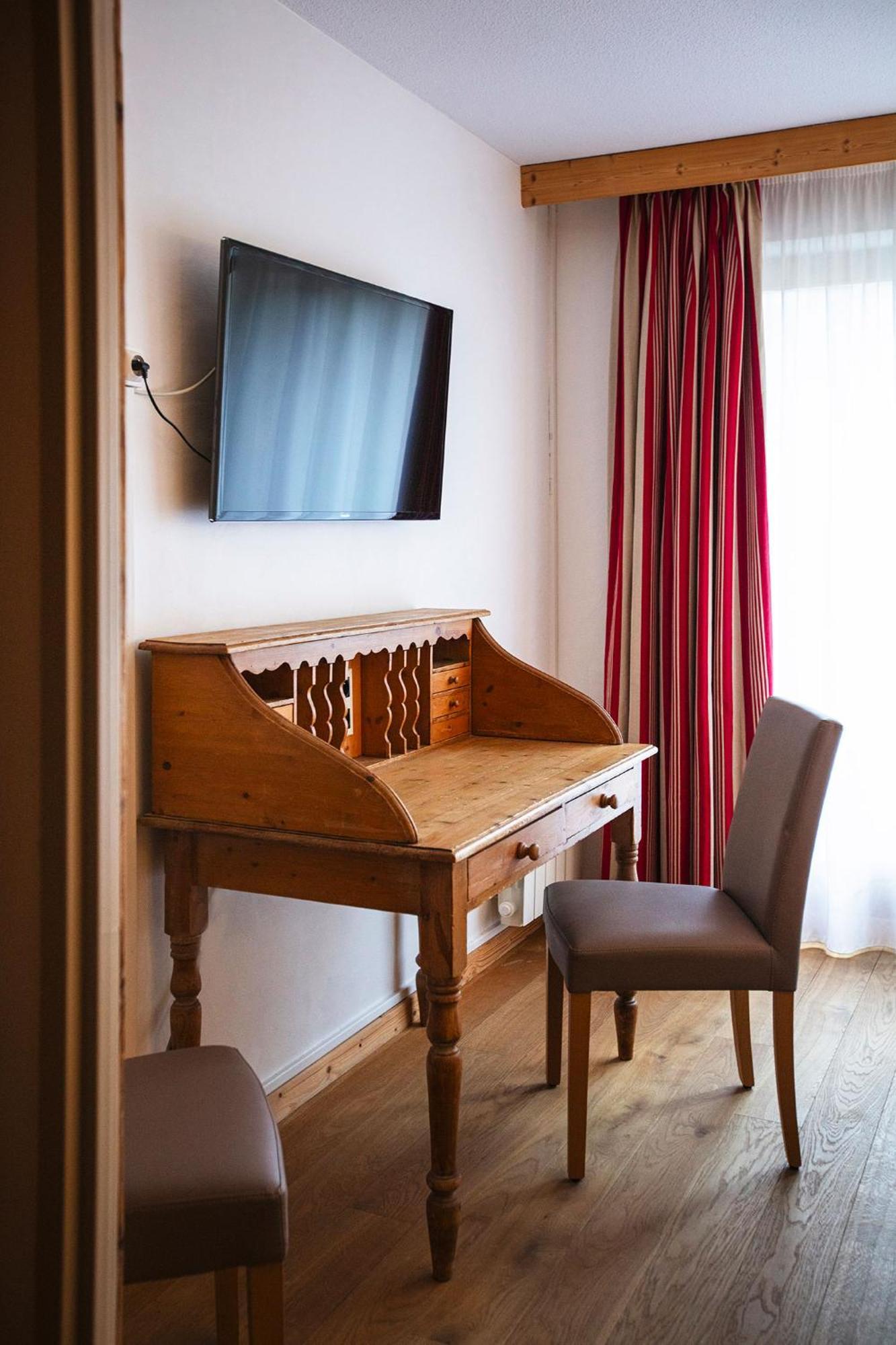 Hotel Alpen Roc ลาคลูซาซ์ ภายนอก รูปภาพ