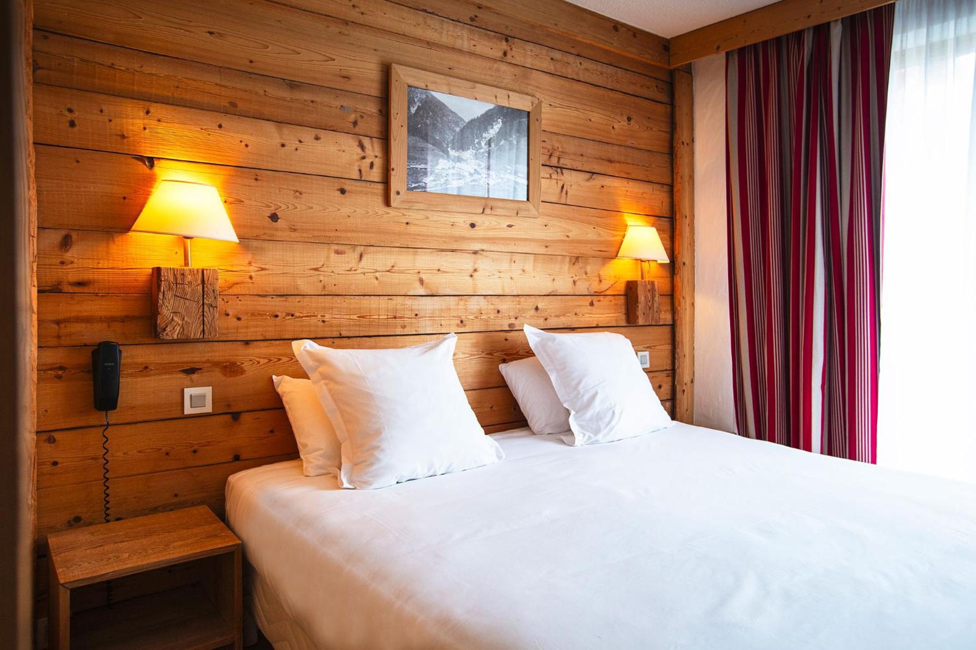 Hotel Alpen Roc ลาคลูซาซ์ ภายนอก รูปภาพ