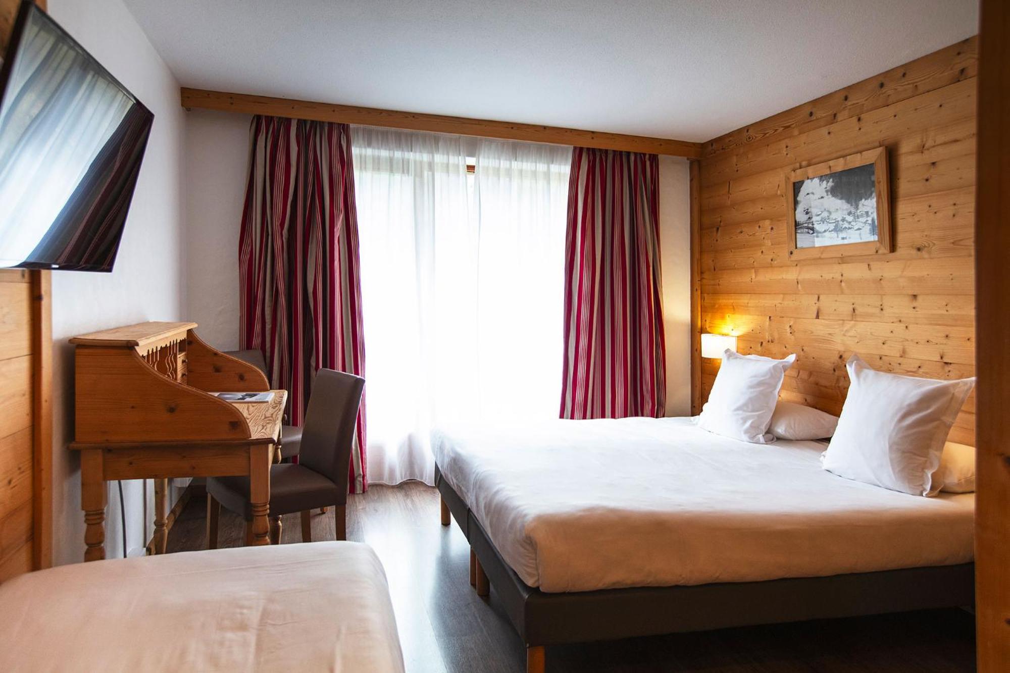 Hotel Alpen Roc ลาคลูซาซ์ ภายนอก รูปภาพ
