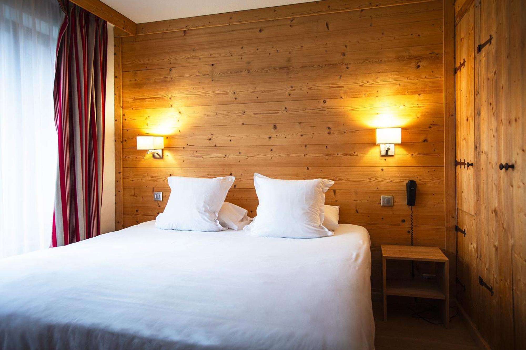 Hotel Alpen Roc ลาคลูซาซ์ ภายนอก รูปภาพ